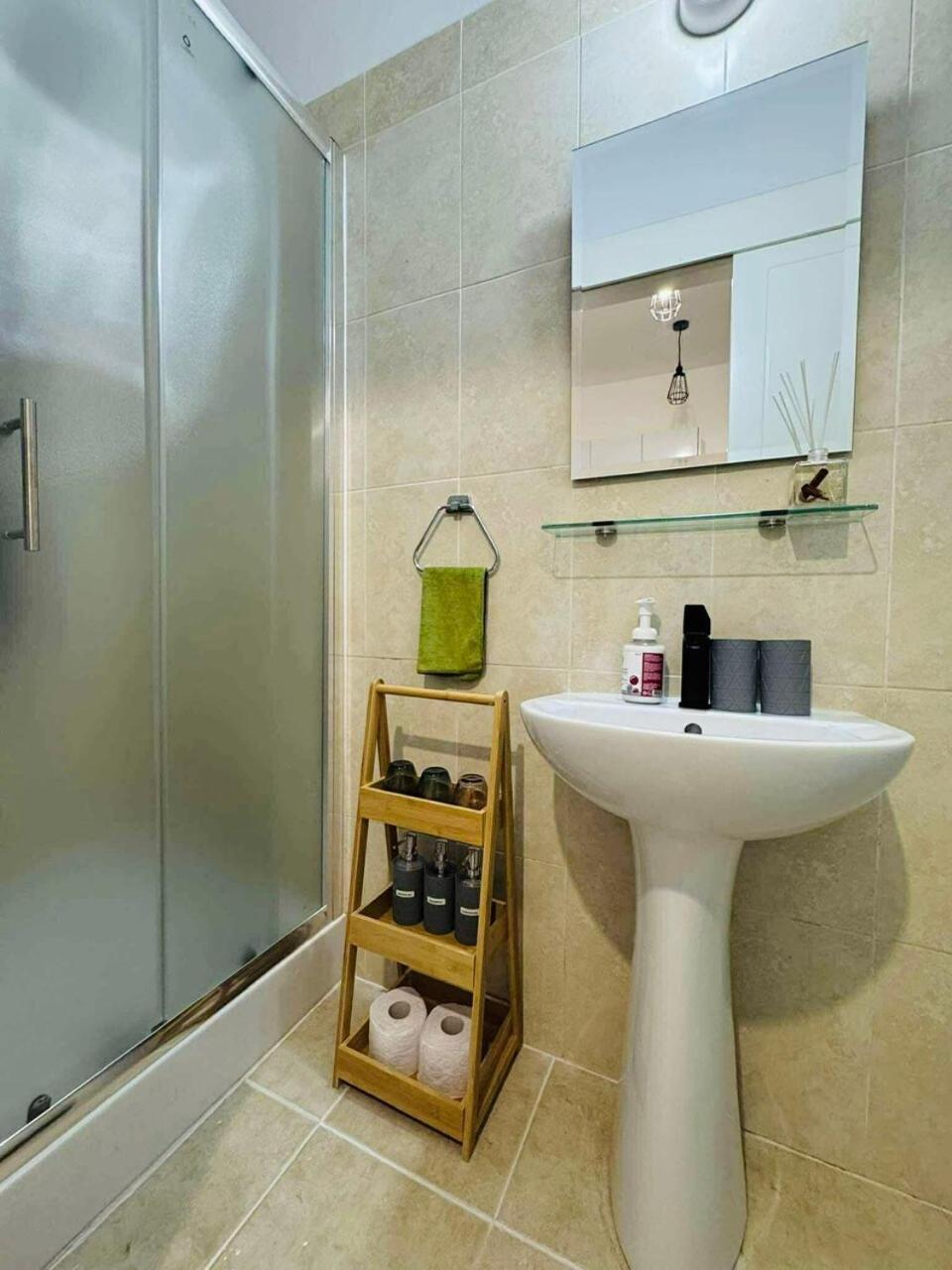 Cozy With Pool,great For Couples & Families, Center Apartment Paphos