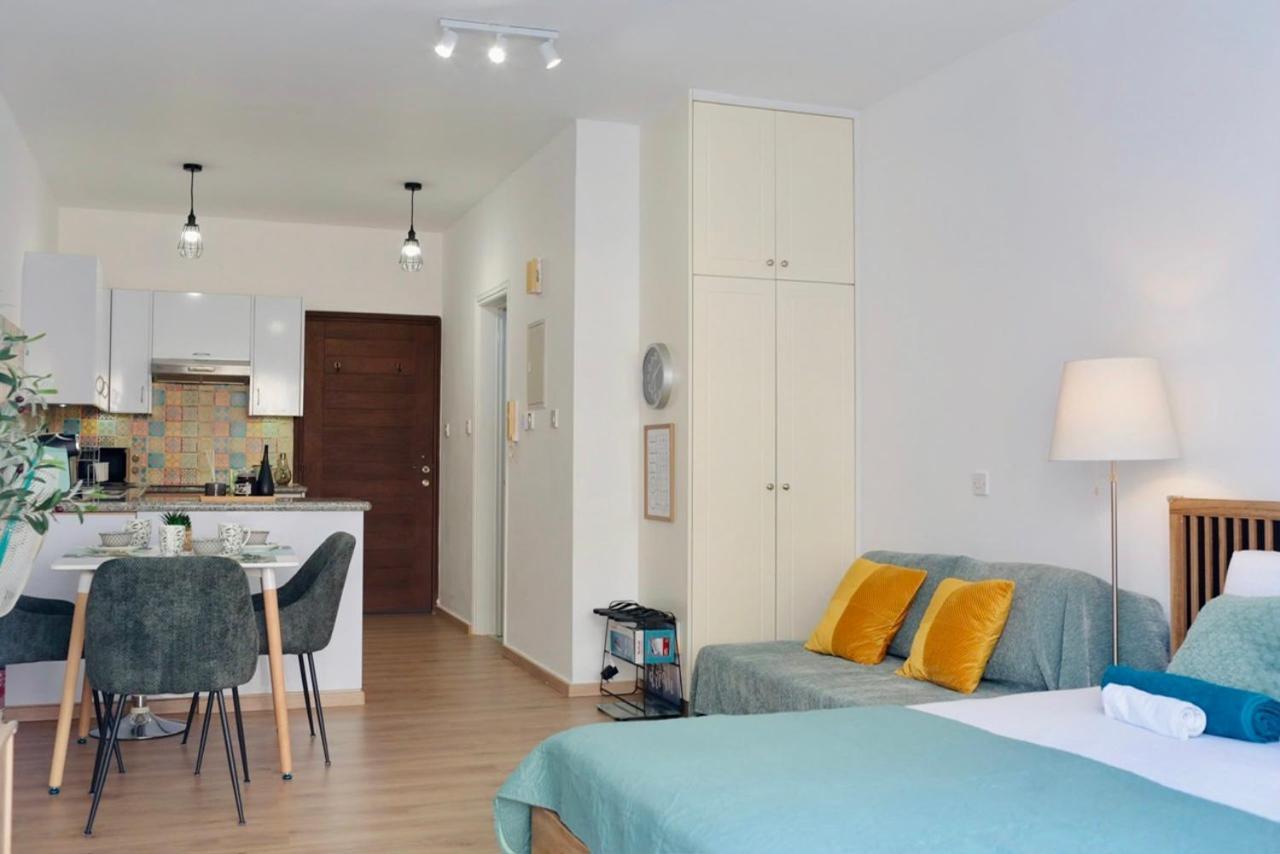 Cozy With Pool,great For Couples & Families, Center Apartment Paphos