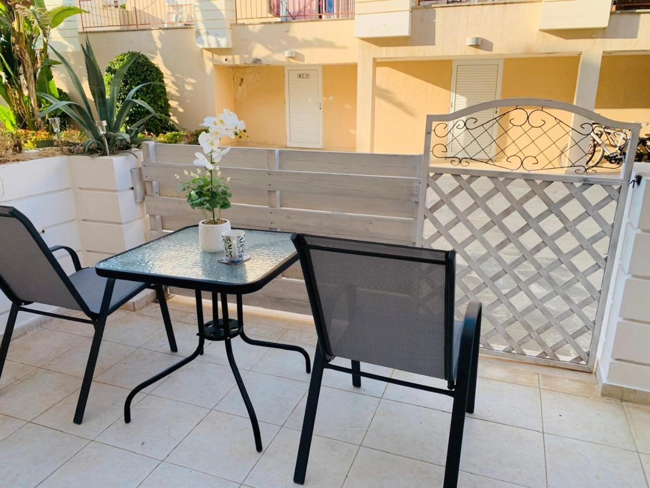 Apartment Cozy With Pool,great For Couples & Families, Center Paphos