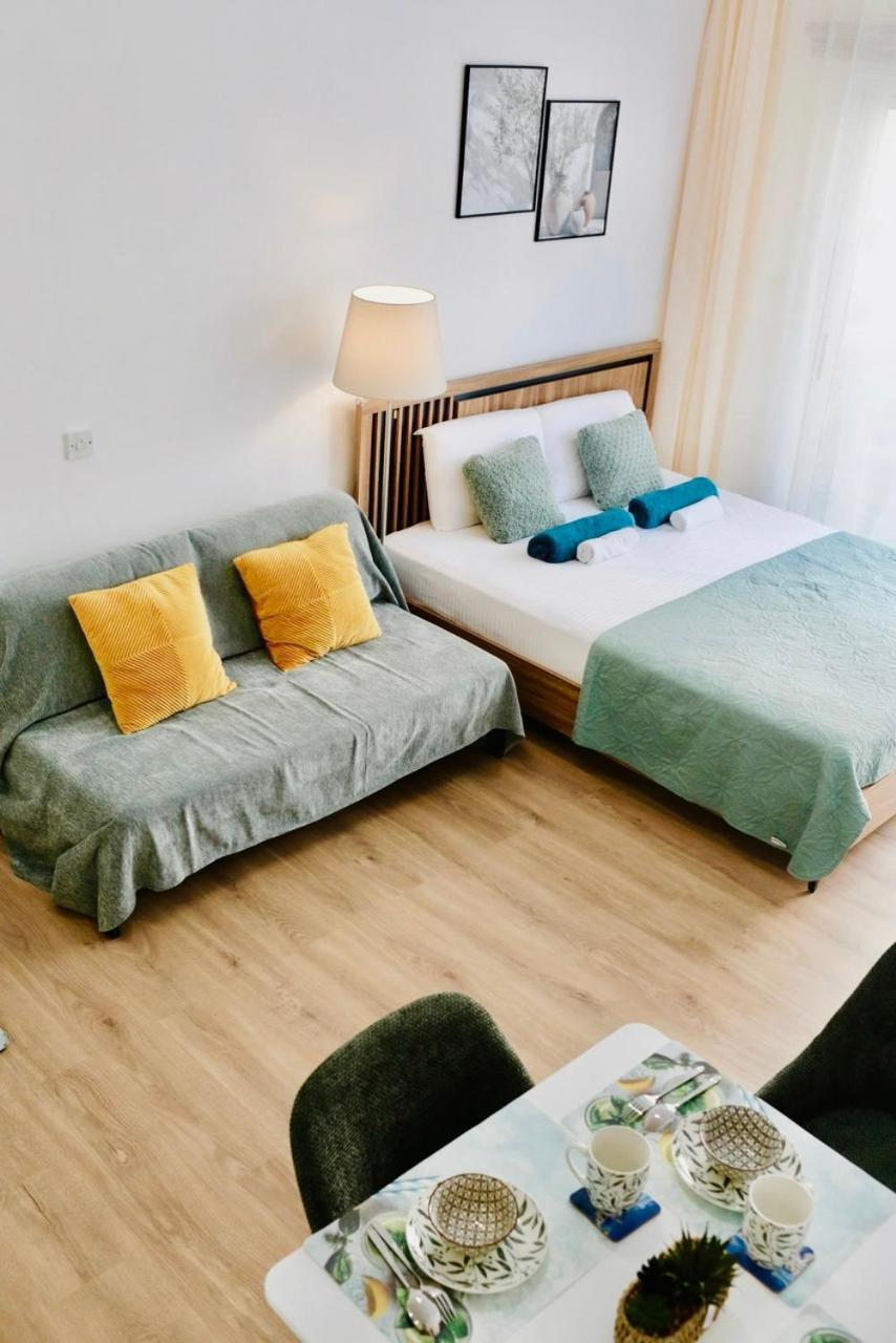 Cozy With Pool,great For Couples & Families, Center Apartment