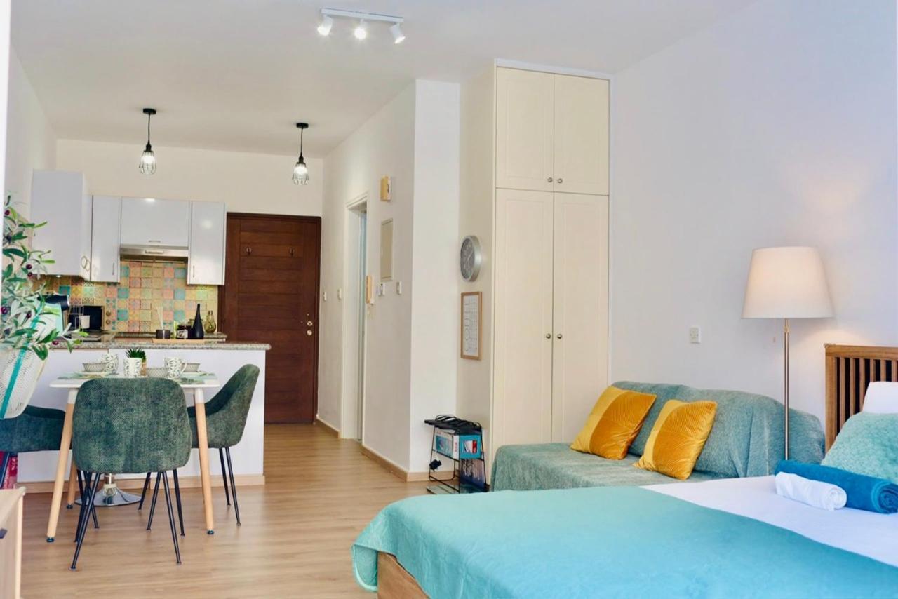 Cozy With Pool,great For Couples & Families, Center Apartment