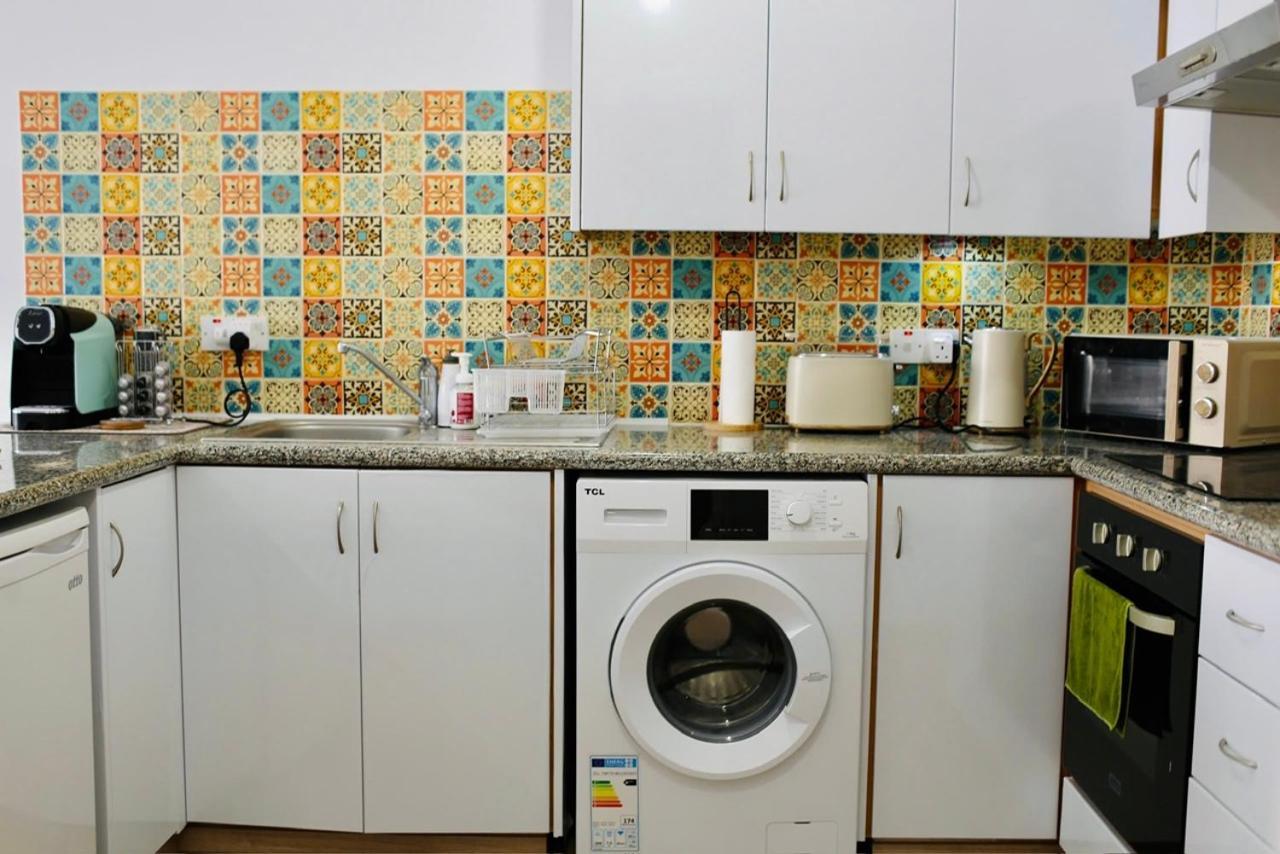 Cozy With Pool,great For Couples & Families, Center Apartment *