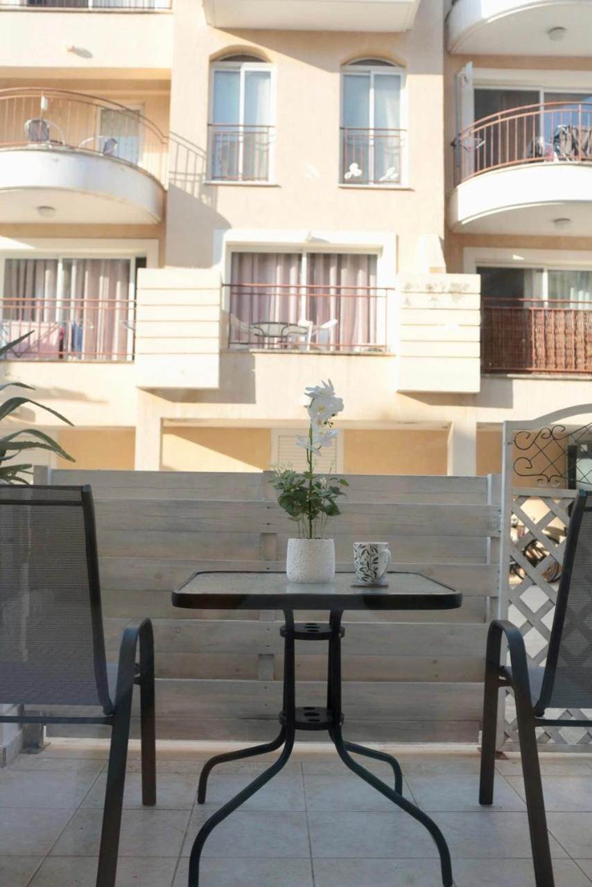 Cozy With Pool,great For Couples & Families, Center Apartment Paphos