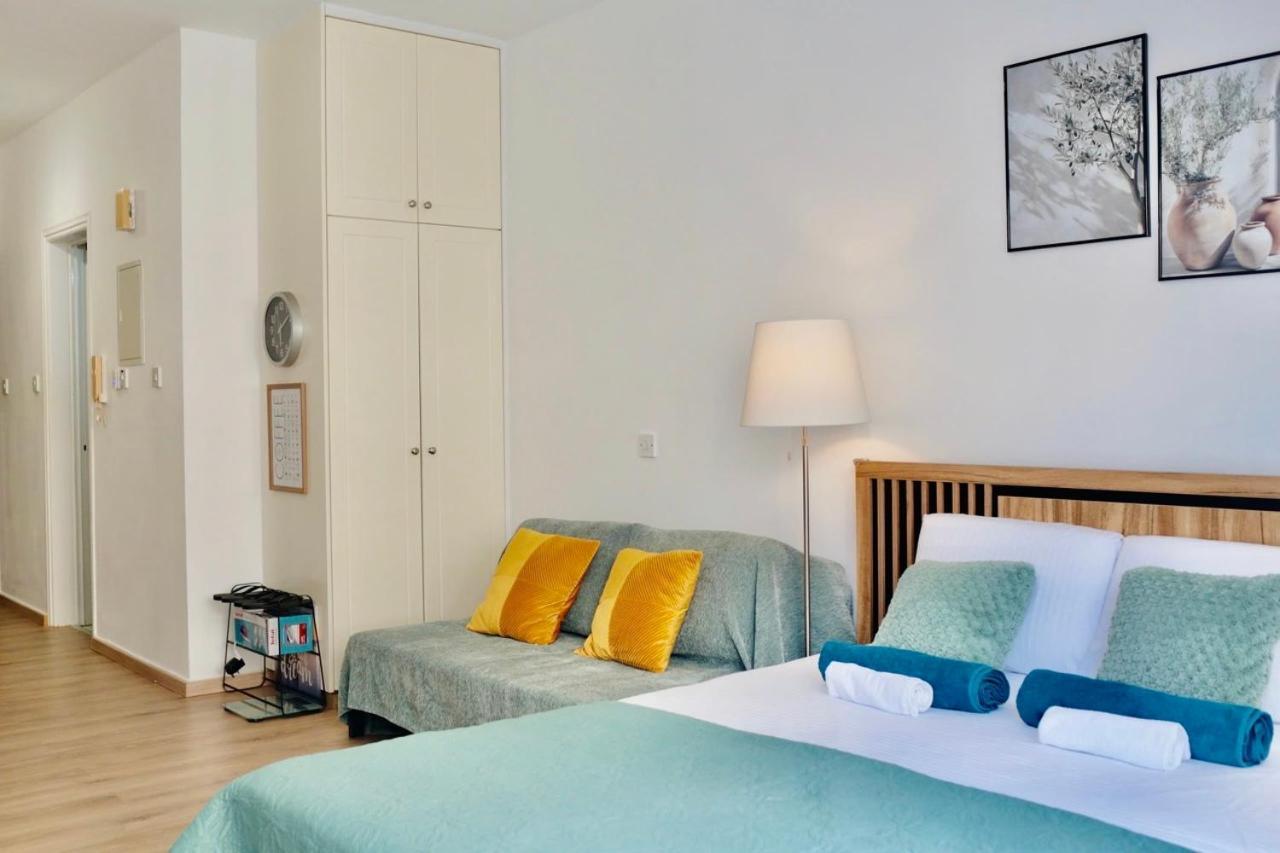 Cozy With Pool,great For Couples & Families, Center Apartment